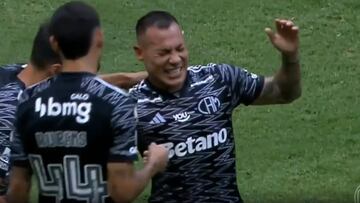 Eduardo Vargas llega encendido a la Roja: ¡gol y asistencia de pecho en Brasil!