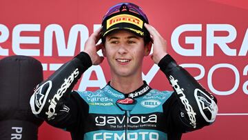 Máximo Quiles celebra su primera victoria en el Mundial.