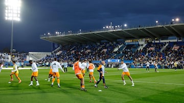 Real Madrid players warm up before the Spanish league football match between Club Deportivo Leganes SAD and Real Madrid CF at the Estadio Municipal Butarque in Leganes on November 24, 2024. (Photo by OSCAR DEL POZO / AFP)