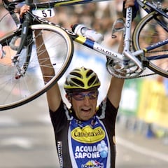 Simeoni cruzó a pie la meta “por la paz en el mundo”