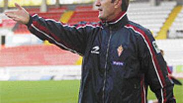 <B>PREOCUPADO</b>. A Maceda le inquietan determinados fallos defensivos que han hecho que al Sporting se le escapen varios partidos.