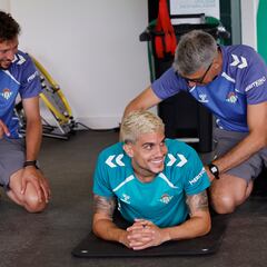 Bartra sigue entrenándose en el gimnasio