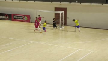 Un chileno se luce ante Brasil y esta doble tapada dará la vuelta al mundo: ¡fue la gran figura!