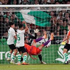 Higinio regresa marcando gol