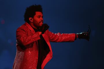 Así lució The Weeknd durante su presentación 