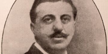 Pedro Pidal y Bernaldo de Quirós, Marqués de Villaviciosa, fue un polifacético personaje de entre finales del siglo XIX y principios del XX. En la edición de París, en 1900, se presentó a la competición de Tiro a Pichón. La prueba consistía en abatir el mayor número de pichones en un número determinado de disparos. Sólo fue superado por el australiano Mac Kintosh. Durante muchos años, ésta fue la primera medalla española.