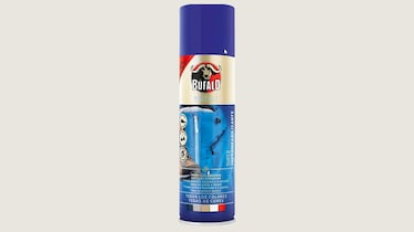Este spray protege e impermeabiliza el calzado de piel y textil