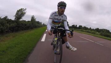 Peter Sagan volvió a demostrar en su cuenta de Twitter sus malabares sobre la bicicleta.