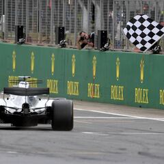 Hamilton, leyenda en Silverstone; 'Checo', 9° y Alonso abandona