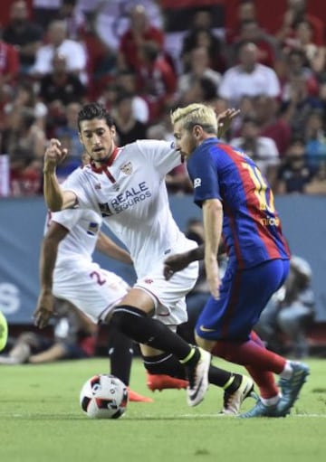 Sergio Escudero y Leo Messi.