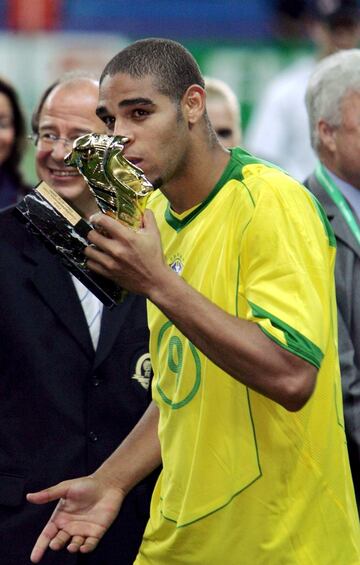 El conjunto ‘verdeamarela’ llegaba como campeona del mundo tres años atrás y Adriano fue el tercer jugador en la historia del torneo en ser campeón de goleo y mejor jugador, cinco dianas, dos en las semifinales y dos en la final para aplastar al acérrimo rival (Argentina) y darle a Brasil su segunda Copa Confederaciones.