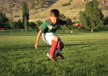 Julian imitando a Cuauhtémoc Blanco