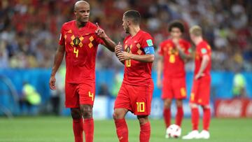 Kompany y Hazard hablan en el partido ante Japón.