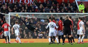 Lingard takes his turn to rescue United at the death