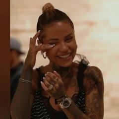 Theo Hernández revienta las redes con este regalo a su novia