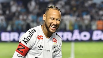 Soccer Football - Brasileiro Championship - Santos v Flamengo - Estadio Urbano Caldeira, Santos, Brazil - July 16, 2025 Santos' Neymar reacts before the match REUTERS/Thiago Bernardes
