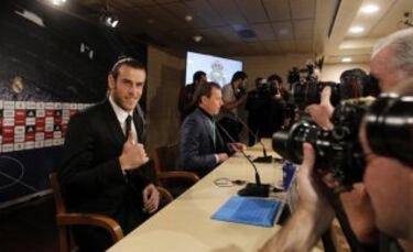 Gareth Bale estuvo acompañado en la rueda de prensa por Emilio Butrageño.