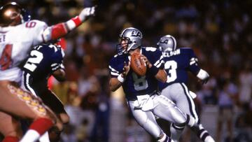 LOS ANGELES - CIRCA 1980S:  Quarterback Steve Young #8 of the Los Angeles Express drops back to pass during a circa 1980s USFL game at the Los Angeles Memorial Coliseum. Young played for the Express from 1984-85. (Photo by Andy Hayt/Getty Images)