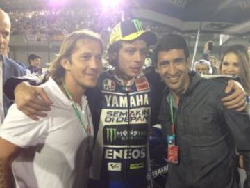 Michel Salgado, Valentino Rossi y Raúl González Blanco en Qatar.