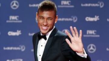 Neymar juega con su futuro.