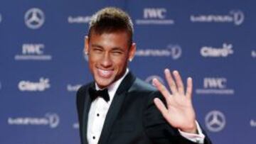 Neymar juega con su futuro.