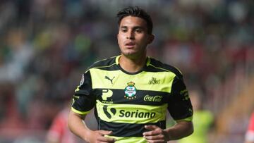 Se esperaba mucho del canterano de Chivas al ser fichado por el Chelsea después del Mundial Sub-20 de Colombia 2011. El equipo londinense lo prestó al Vitesse de Holanda, al Sabadell, Córdoba y Tenerife de la Segunda división de España y al Vitória Setúbal de la Primera División de Portugal. Santos compró sus derechos al equipo inglés, con el que nunca jugó, para el 2015. Fue puesto transferible en el anterior régimen de transferencias, pero al no ser acomodado, se mantuvo con Los Guerreros.