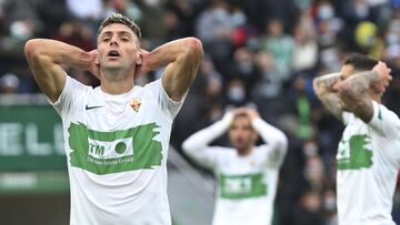 Elche's Lucas Boye, left, reacts with team mates during a Spanish La Liga soccer match between Elche and Barcelona at the Martinez Valero stadium in Elche, Spain, Sunday, March 6, 2022. (AP Photo/Alberto Saiz)