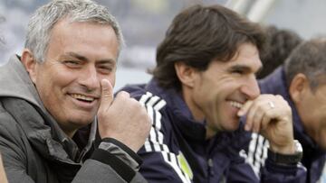 José Mourinho y Aitor Karanka en el banquillo de Anoeta durante un partido de ambos en el cuerpo técnico del Real Madrid.