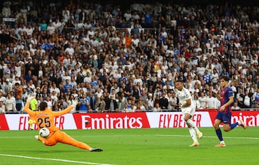 Jude Bellingham comemora gol do Real Madrid contra o Barcelona.