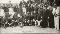 Fue la primera goleada oficial de la Selección. Curiosamente no se produjo en un Mundial, ni en una Eurocopa si no en unos Juegos Olímpicos, los de Amsterdam 1928. El rival fue México y a pesar de que el equipo español no llegaba con garantías para afrontar la competición, les endosó a los mexicanos un incontestable 7-1. Con Yermo, con un hat-trick, y un doblete de Regueiro protagonistas de esta primera paliza. En la siguiente ronda Italia, en el partido de desempate nos endosó también un 7-1, pero eso es otra historia. 

