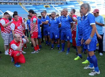 Ambos fueron los protagonistas de un partido organizado por ESPN en El Salvador para celebrar el 60 aniversario del excadista Mágico. Se midieron en el Mundial de España de 1982 en Alicante.