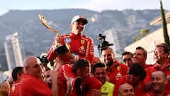 Monte Carlo (Monaco), 26/05/2024.- Scuderia Ferrari driver Charles Leclerc of Monaco celebrates with his team after winning the Formula One Grand Prix of Monaco on the Circuit de Monaco ractrack in Monte Carlo, Monaco, 26 May 2024. (Fórmula Uno) EFE/EPA/ANNA SZILAGYI
