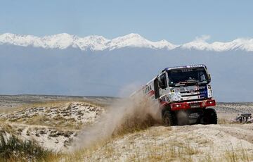 Décima etapa entre Salta y Belén. El piloto checo martin Kolomy con Tatra.