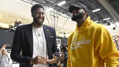 EL SEGUNDO, CALIFORNIA - JULY 13: Anthony Davis (L) talks with LeBron James as Davis is introduced as the newest player of the Los Angeles Lakers during a press conference at UCLA Health Training Center on July 13, 2019 in El Segundo, California. NOTE TO USER: User expressly acknowledges and agrees that, by downloading and/or using this Photograph, user is consenting to the terms and conditions of the Getty Images License Agreement.   Kevork Djansezian/Getty Images/AFP
 == FOR NEWSPAPERS, INTERNET, TELCOS &amp; TELEVISION USE ONLY ==