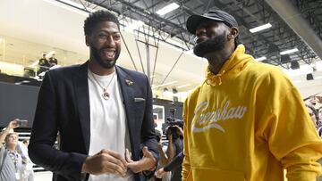 EL SEGUNDO, CALIFORNIA - JULY 13: Anthony Davis (L) talks with LeBron James as Davis is introduced as the newest player of the Los Angeles Lakers during a press conference at UCLA Health Training Center on July 13, 2019 in El Segundo, California. NOTE TO USER: User expressly acknowledges and agrees that, by downloading and/or using this Photograph, user is consenting to the terms and conditions of the Getty Images License Agreement.   Kevork Djansezian/Getty Images/AFP
 == FOR NEWSPAPERS, INTERNET, TELCOS &amp; TELEVISION USE ONLY ==