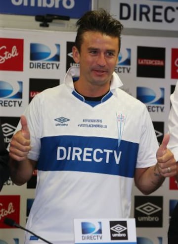 Roberto Gutiérrez en su presentación oficial como jugador de Universidad Católica.