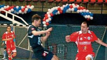 <b>SIN PROBLEMAS. </b>Leitao, autor del primer gol, lanza un disparo .