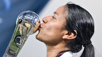 Rebeca Bernal of Monterrey Kiss Champion trophy during the final second leg match between Monterrey and Tigres UANL as part of the Liga BBVA MX Femenil, Torneo Apertura 2024 at BBVA Bancomer Stadium on November 25, 2024 in Monterrey, Nuevo Leon, Mexico.
