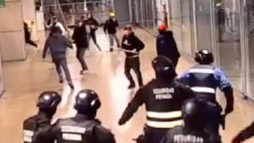Guardias del Metro de Santiago protagonizaron esta violenta escena con vendedores ambulantes: tenso momento