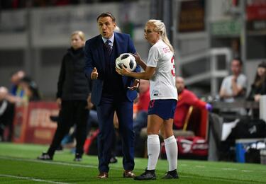 Al igual que su hermano, Phil Neville decidió continuar su carrera en el mundo de los banquillos. Empezó como asistente en el United cuando dejó  el Everton y poco después se marchó como ayudante de su hermano Gary a Valencia. Su carrera dio un giro inesperado en 2018 cuando la federación inglesa le ofreció dirigir la selección femenina. La opinión pública se cebó con él por el hecho de no tener experiencia dirigiendo a mujeres pero se ganó el respeto de sus detractores en el pasado Mundial, donde llevó al equipo al cuarto puesto.