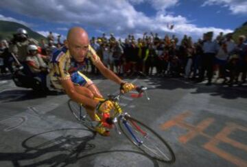 Marco Pantani gana la etapa del Tour del 97 entre Saint Etienne y el Alpe d'Huez.