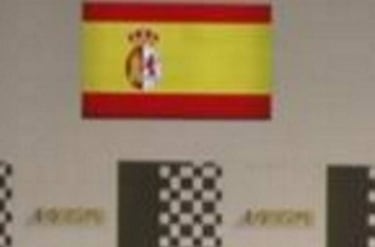 La FIA pone a Vidales en el podio la bandera de Carlos III