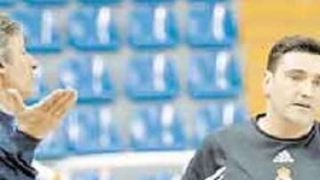 <b>QUÉ LE VAMOS A HACER.</b> Eso es lo que parece decirle Pesic a Lamas, que se vieron el sábado en el Saporta.