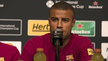 Rafinha en rueda de prensa.