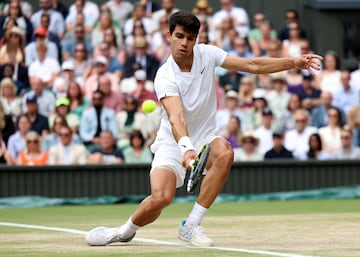 Carlos Alcaraz durante la final contra Novak Djokovic.
