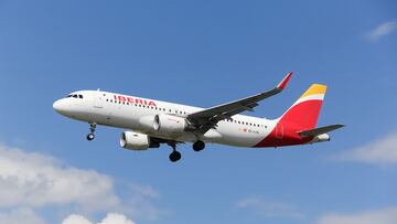 Iberia Airlines airbus a320 approaching at London Heathrow Airport