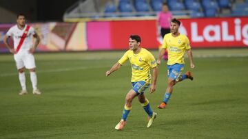 Las Palmas y Girona se retan esta noche con los playoff en juego