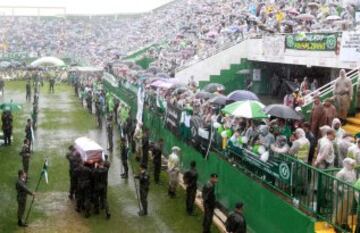 Estadio arena Condá en Chapecó, donde se celebra el homenaje a los jugadores y miembros del equipo técnico del club, fallecidos en el accidente aéreo en Colombia. 