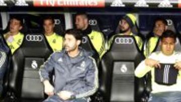 Isco, en el banquillo del Bernabéu