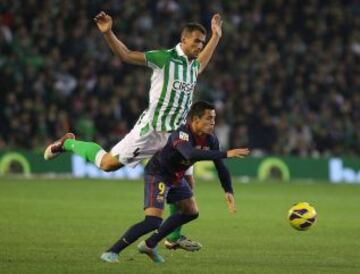 Jornada 15 / BETIS - BARCELONA.  Amaya y Alexis en una jugada del partido.